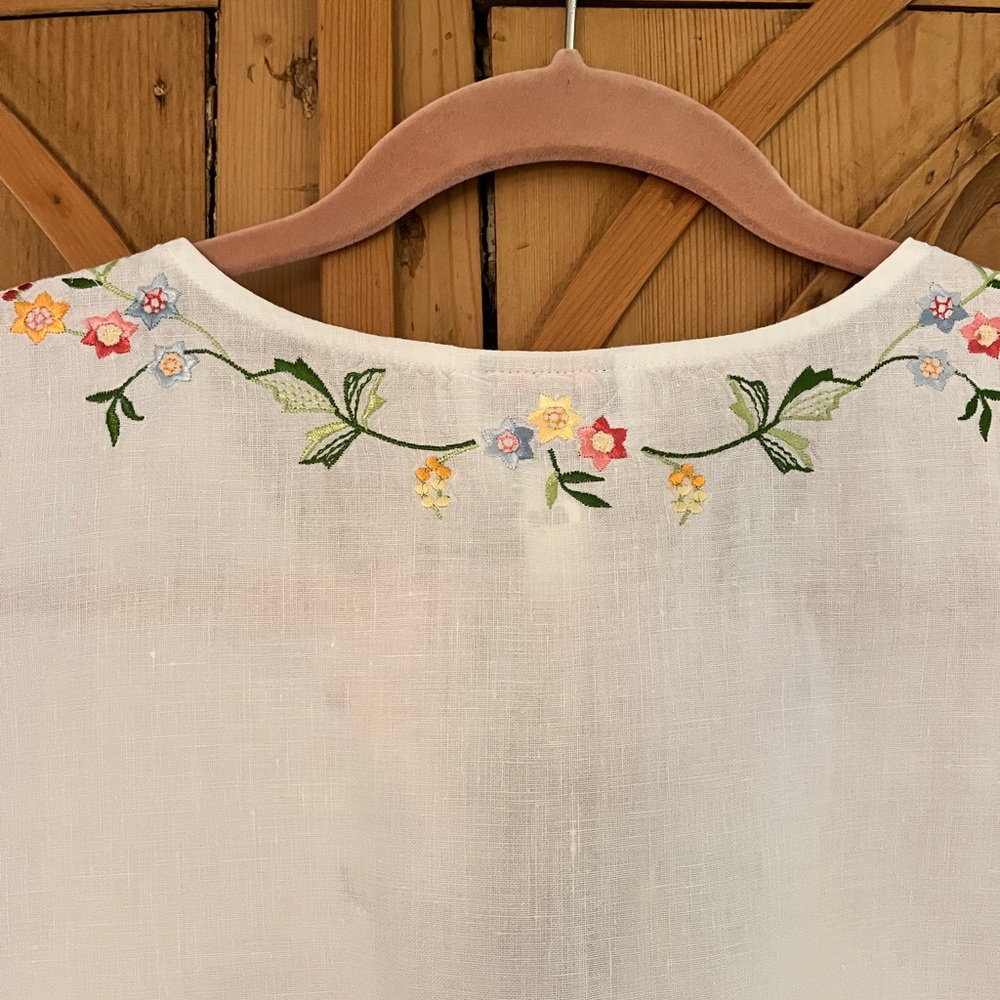 Talbots White Linen Blouse with Floral Embroidery - Picture 6 of 6